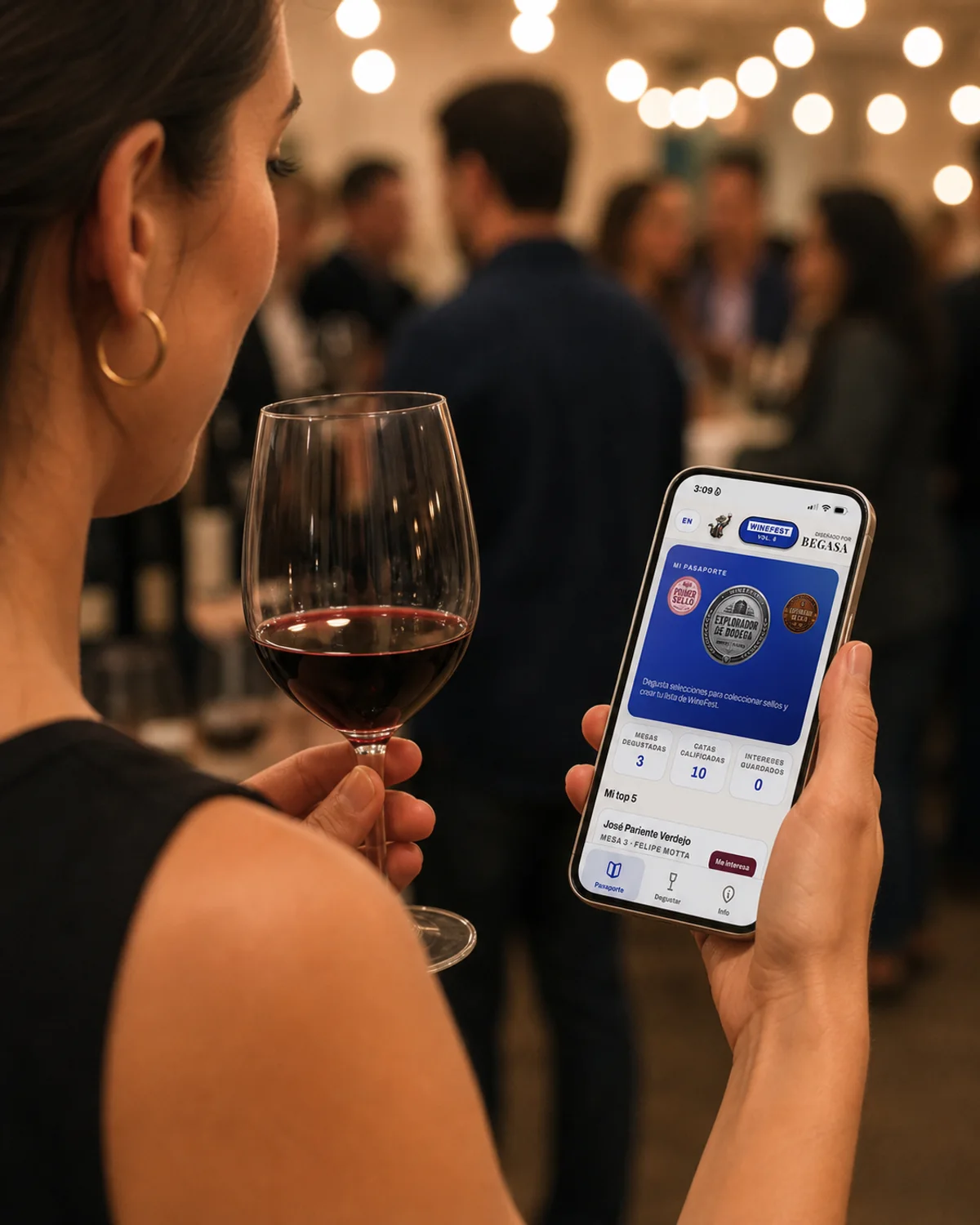 Participante utiliza el pasaporte digital durante WineFest
